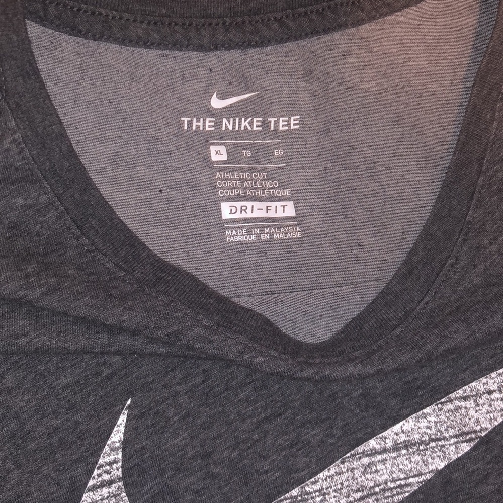Men’s Nike Tee - Picture 2 of 2